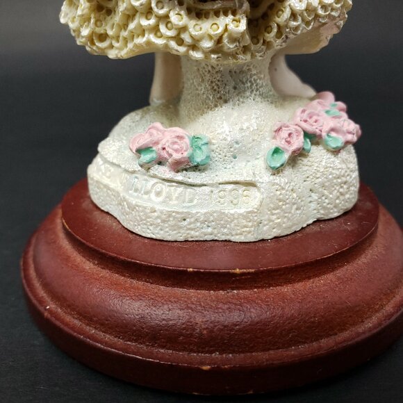 House of Lloyd Giving Angel 6" Christmas Around the World 1996 Vintage Figurine - Picture 10 of 12